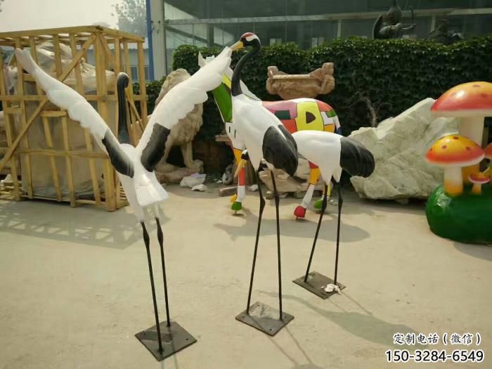 定制彩繪仙鶴雕塑 仿真動物雕塑 步行街擺件生產(chǎn)