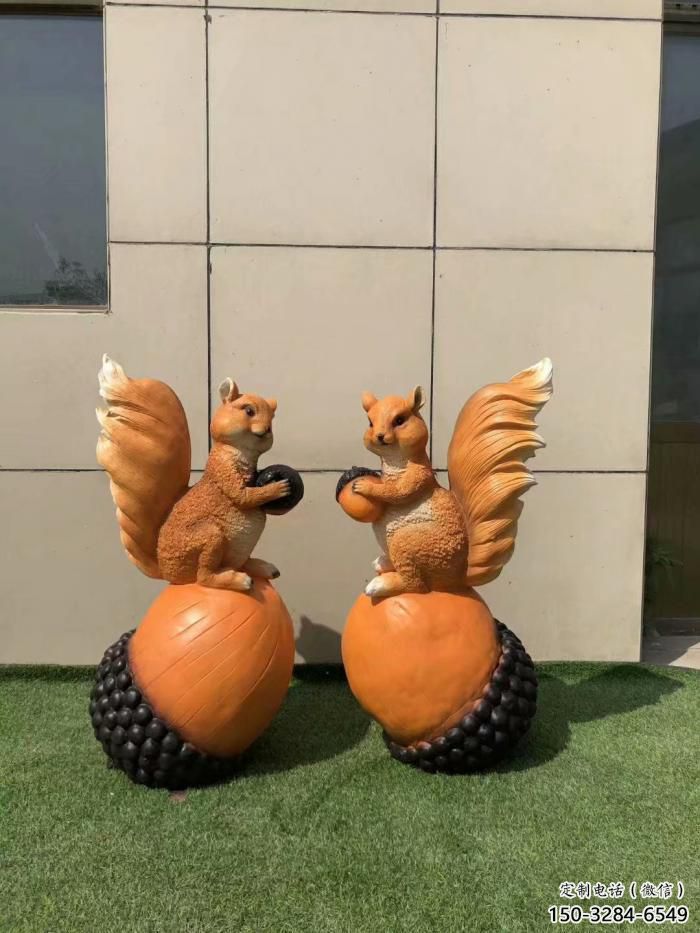 商場(chǎng)玻璃鋼松鼠雕塑 仿真雕塑 店門口小品 商場(chǎng)玻璃鋼松鼠雕塑 仿真雕塑 店門口小品