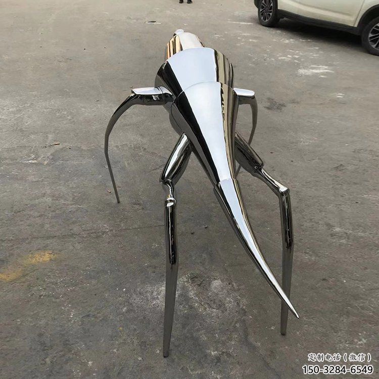 校園蝗蟲雕塑，鏡面拋光雕塑，昆蟲主題