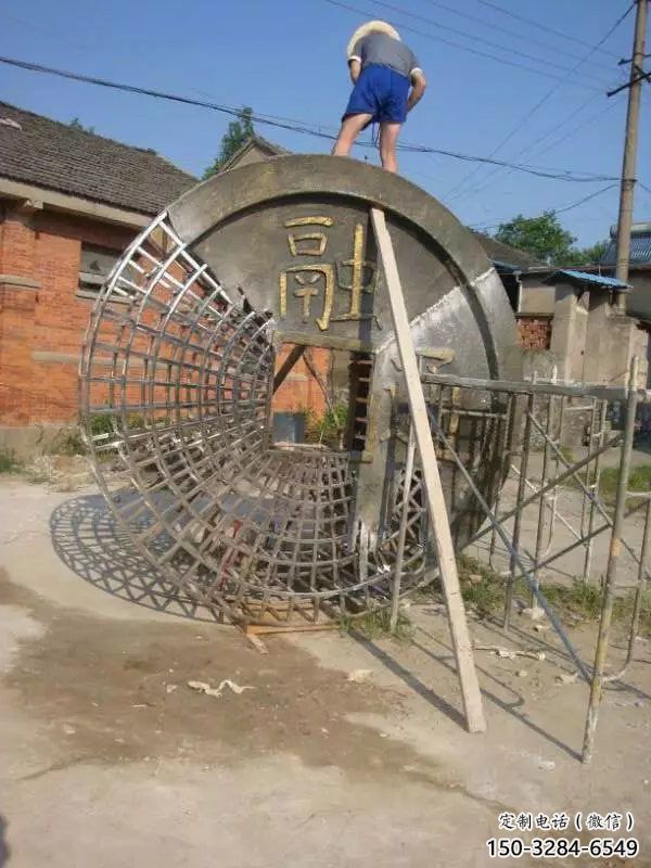 售樓部銅錢雕塑，噴砂發(fā)光雕塑，烤漆題材