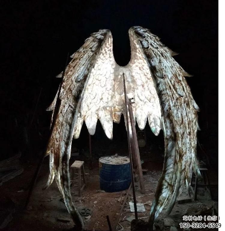 城市翅膀雕塑，網格燈光雕塑，古銅效果