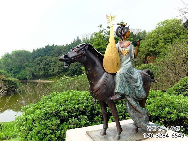 酒店琵琶雕塑 景觀樂器雕塑 現(xiàn)代音樂雕塑