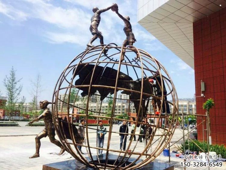 地球儀雕塑供應，地標擺件，地球儀人物雕塑制造廠家