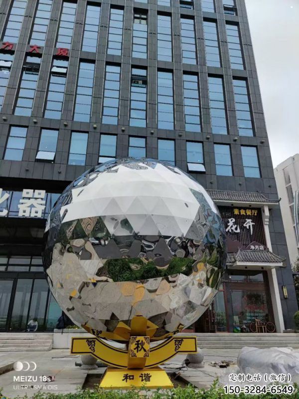 鏡面球雕塑承接，街頭藝術(shù)，不銹鋼球雕塑廠家