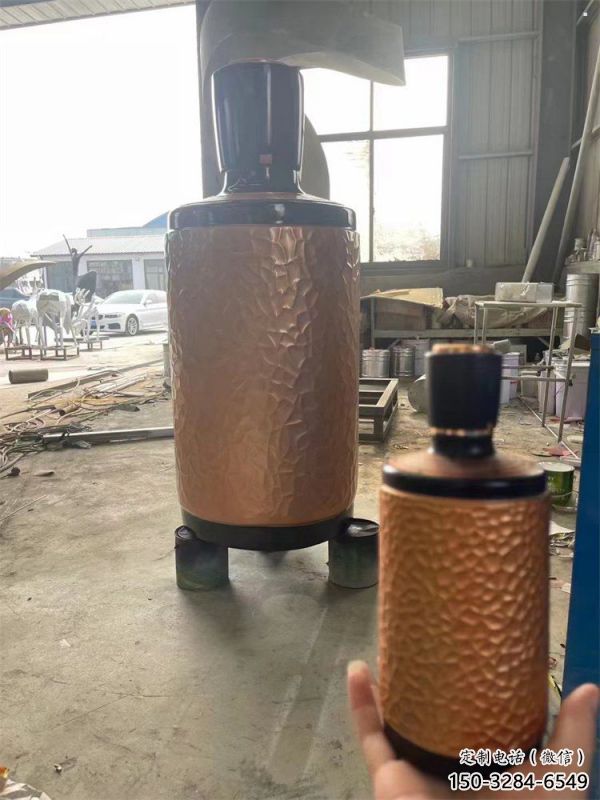 藝術(shù)酒瓶雕塑展品,室外軟裝,展示玻璃鋼酒瓶雕塑訂做 藝術(shù)酒瓶雕塑展品,室外軟裝,展示玻璃鋼酒瓶雕塑訂做