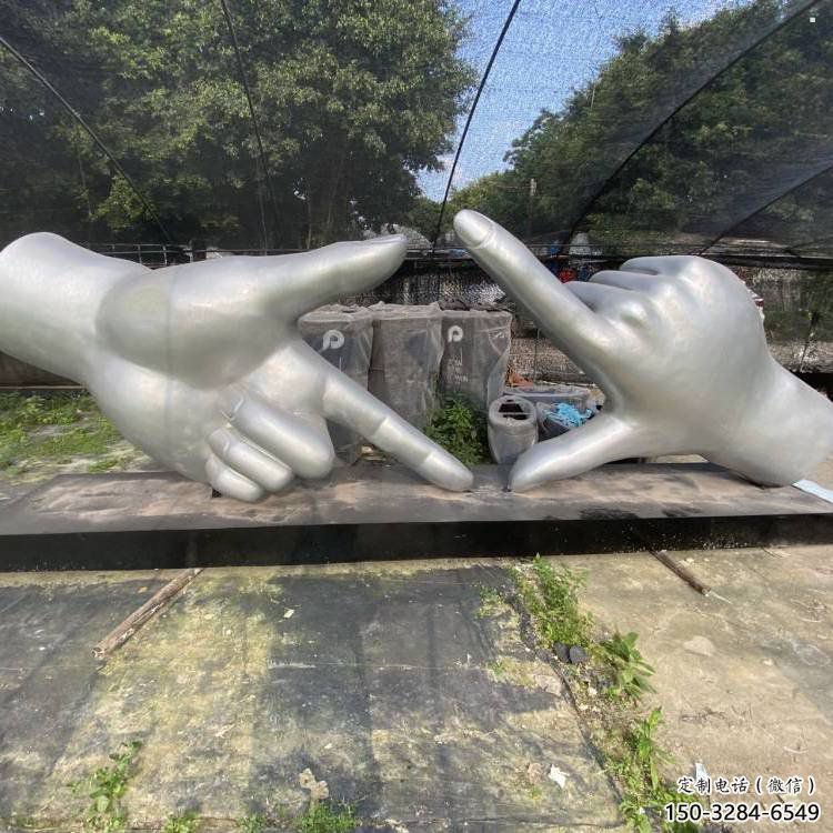 剪刀手雕塑定價，拉絲工藝，不銹鋼剪刀手雕塑制作廠家