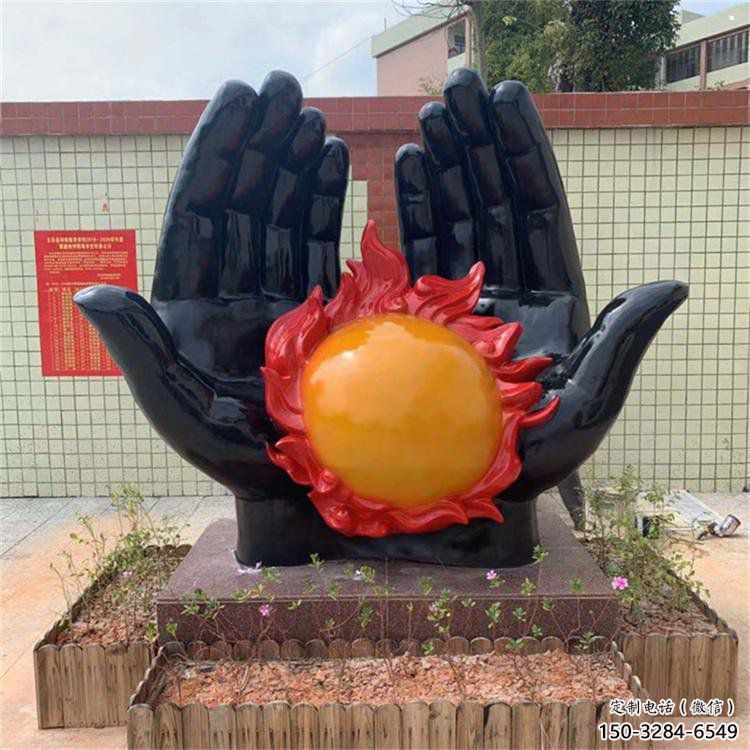 火球雕塑展品，花園小品，玻璃鋼手托火球雕塑優選