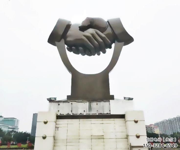 握手雕塑定價(jià)，室外雕塑，不銹鋼握手雕塑廠家精品