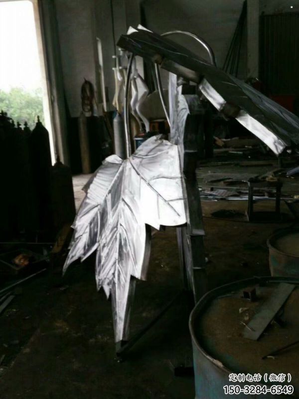 楓葉雕塑供應，花園小品，不銹鋼仿真楓葉雕塑廠家