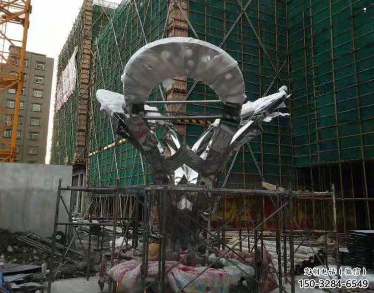 鏡面樹葉雕塑特供，標識雕塑，不銹鋼鏡面樹葉雕塑生產