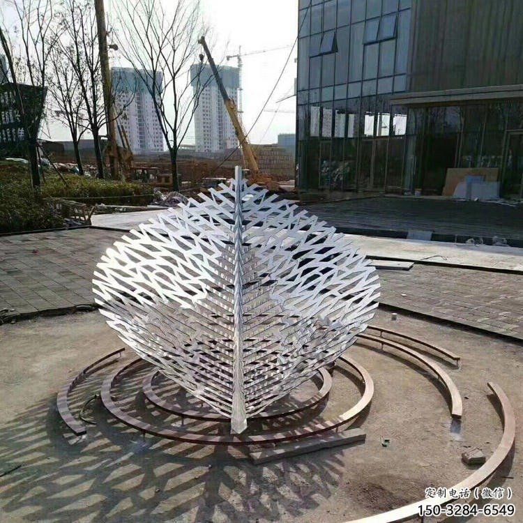 鏤空樹葉雕塑選用，陸地擺件，鐵藝樹葉雕塑加工廠家