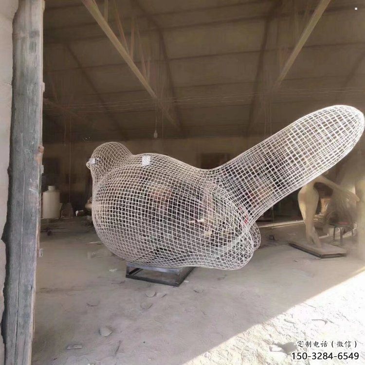 鏤空鳥雕塑批發(fā)，拉絲工藝，鐵藝小鳥雕塑承接