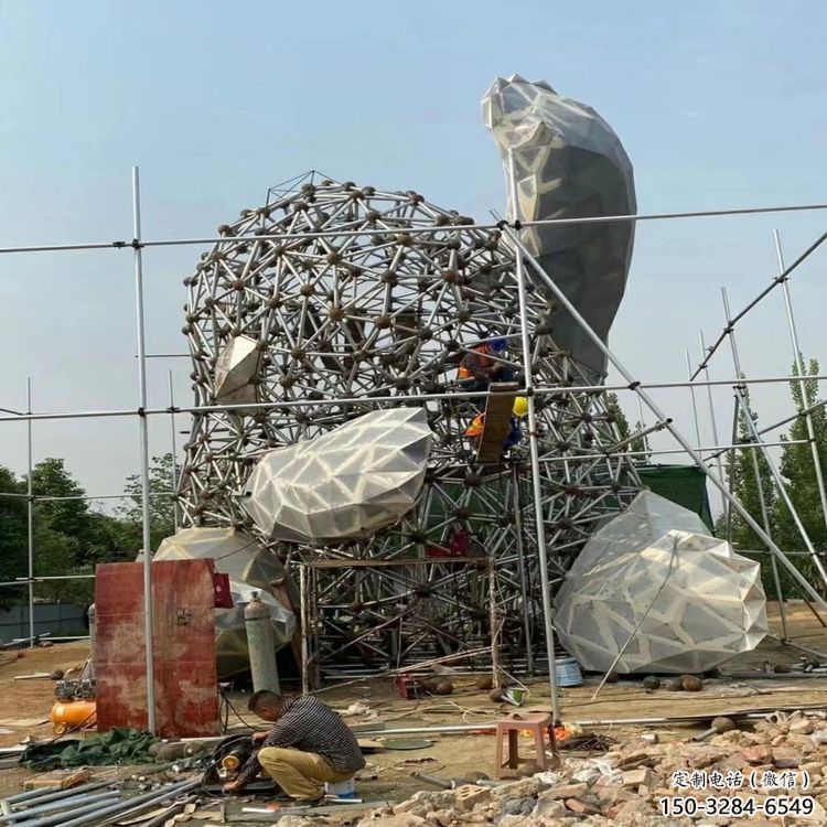 熊貓雕塑工廠標準,多彩藝術(shù),鏤空切面熊貓雕塑供應(yīng) 熊貓雕塑工廠標準,多彩藝術(shù),鏤空切面熊貓雕塑供應(yīng)