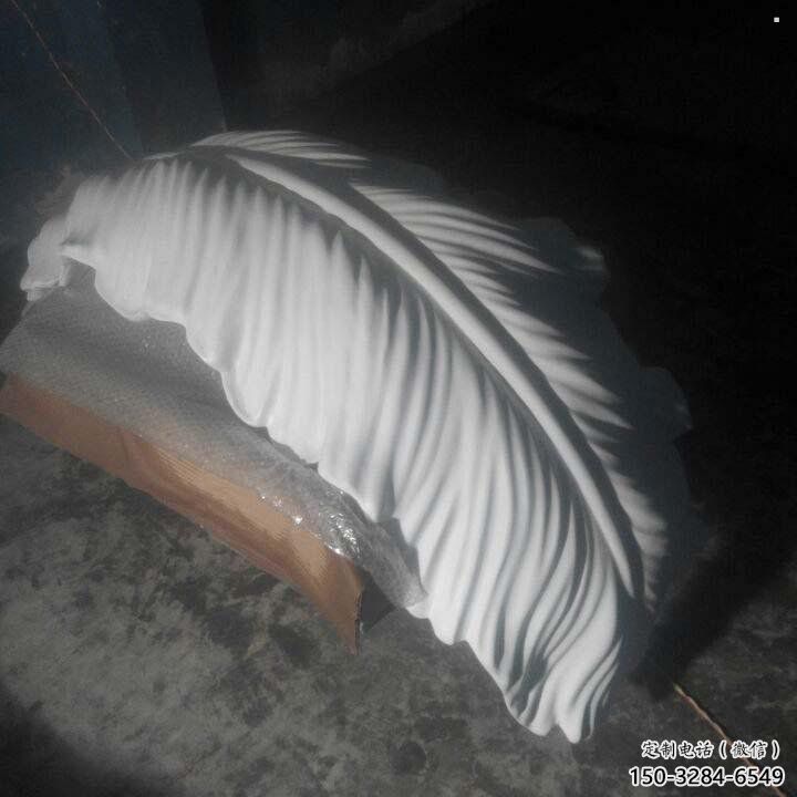 欽州羽毛雕塑供應，花園小品，酒店玻璃鋼羽毛雕塑展品