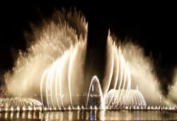七臺(tái)河水景程控噴泉雕塑，高噴循環(huán)噴水方式設(shè)計(jì)制作
